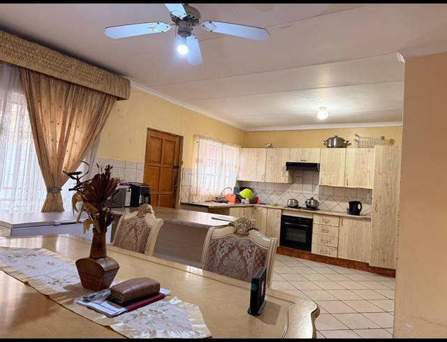 3 BEDROOM HOUSE FOR SALE IN GEELHOUTPARK